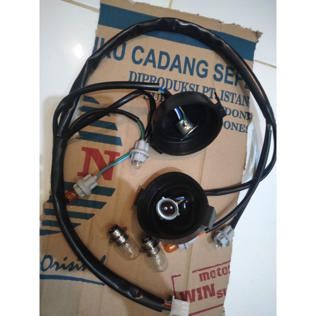 cop lampu, fiting lampu Vario 125 kode kzr komplit dengan dop depan,dop reteng dop kota original win