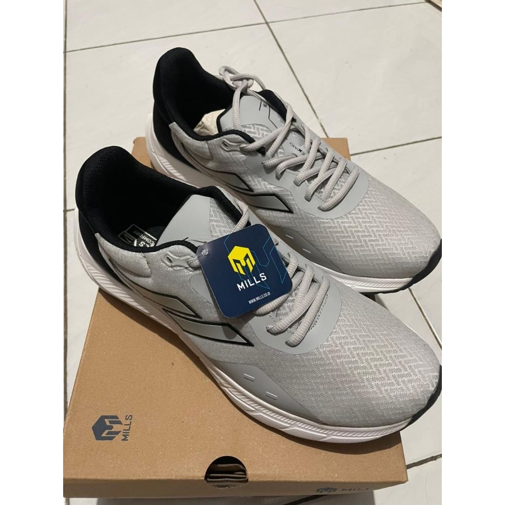 Mills Running Shoes / sepatu lari Mills