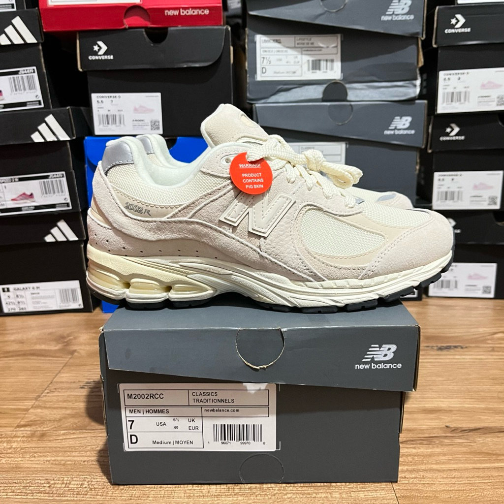 Sneakers Pria 2002R Calm taupe Resmi M2002RCC