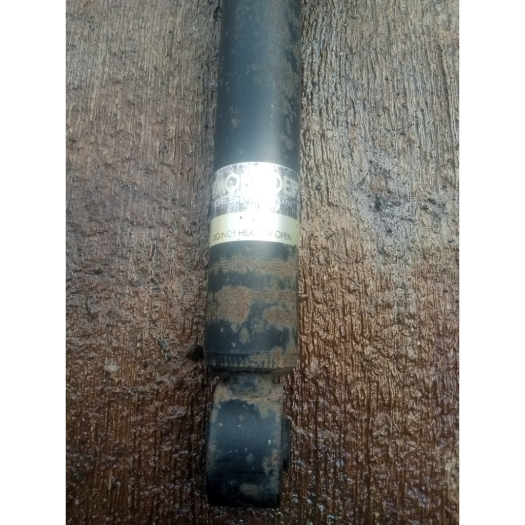 shock breaker belakang copotan daihatsu ayla