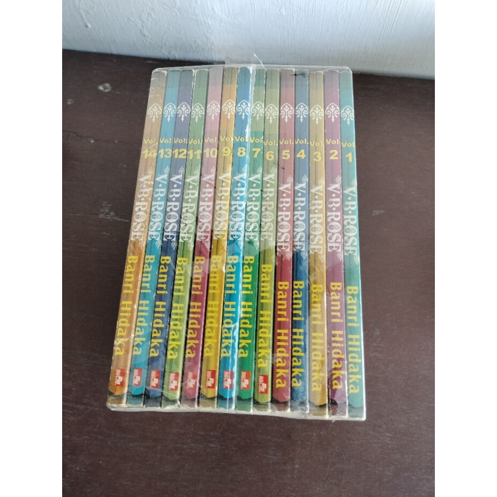 Komik Banri Hidaka - V.B. Rose 1-14 (End)