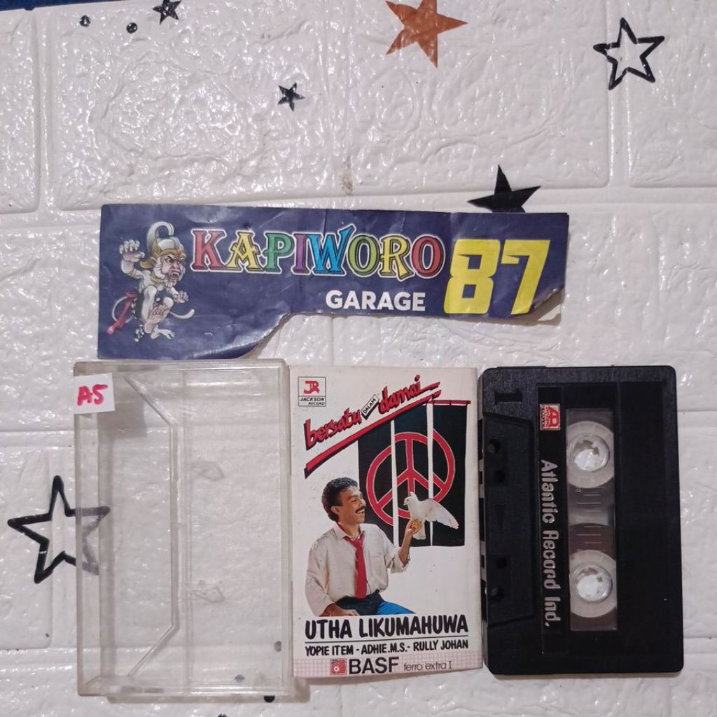 KASET PITA,,,BERSATU DALAM DAMAI UTHA LIKUMAHUWA YOPIE ITEM - ADHIE.M.S. - RULLY JOHAN