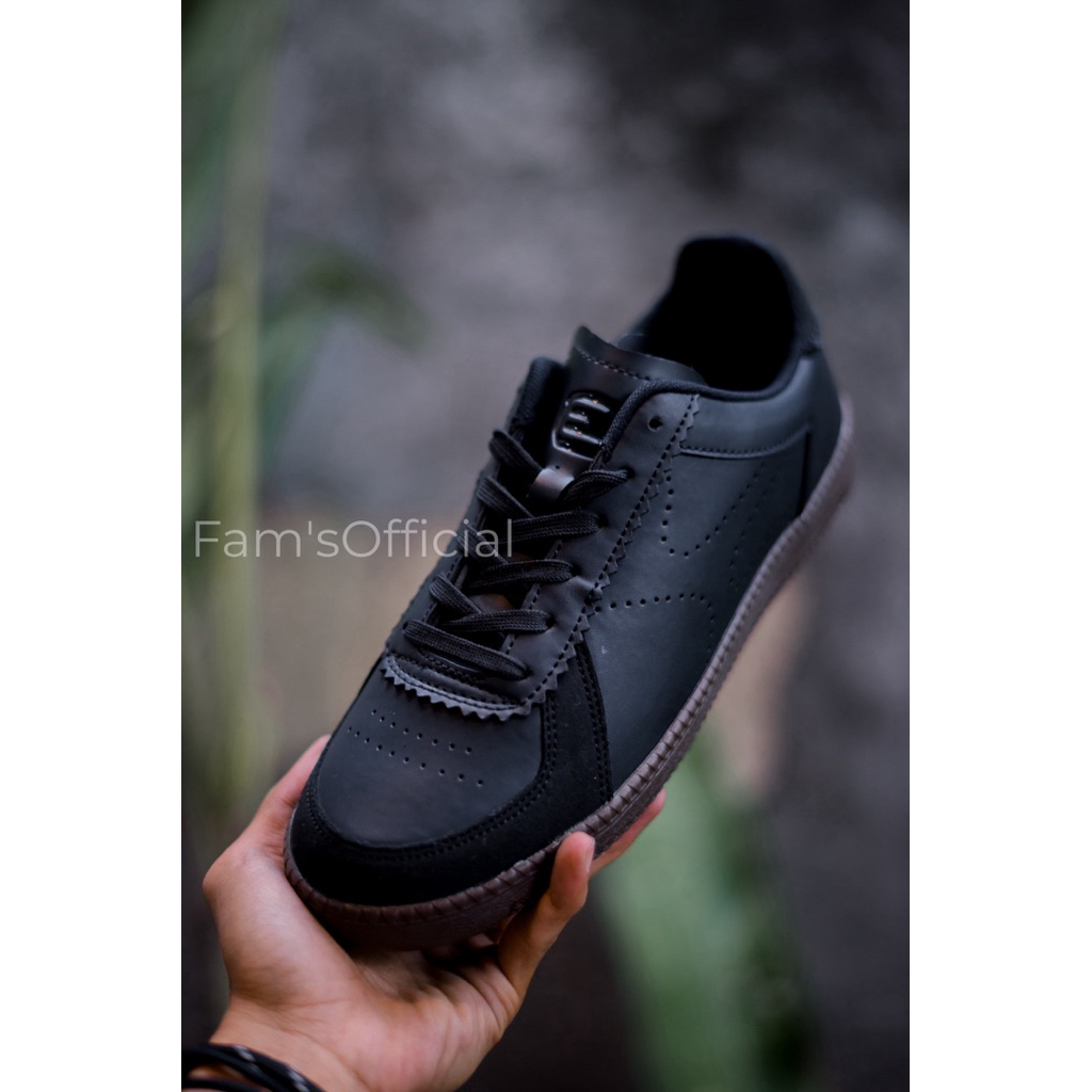 SEPATU SNEAKERS EMBA black black