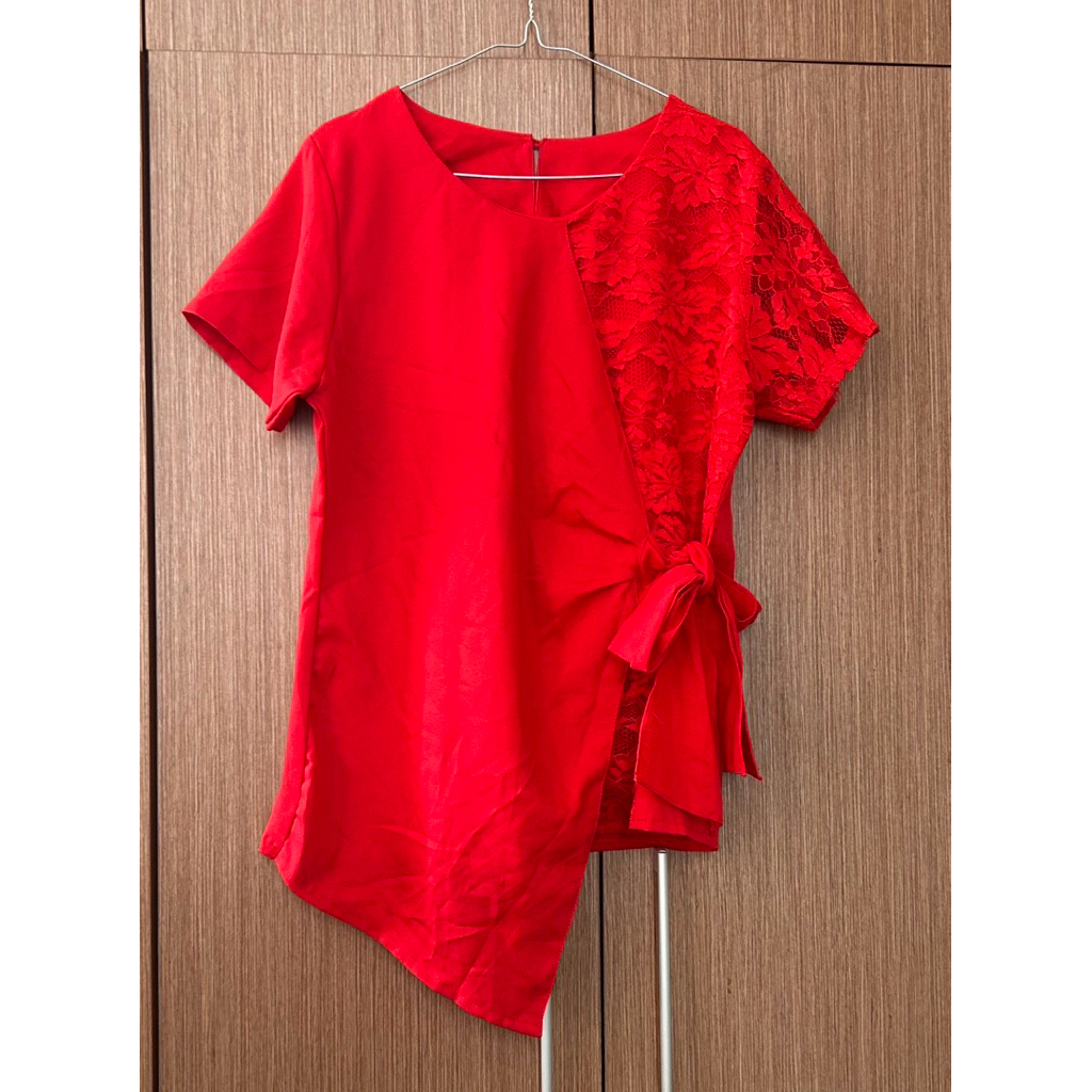 blouse atasan merah brukat ikat asimetris imlek natal