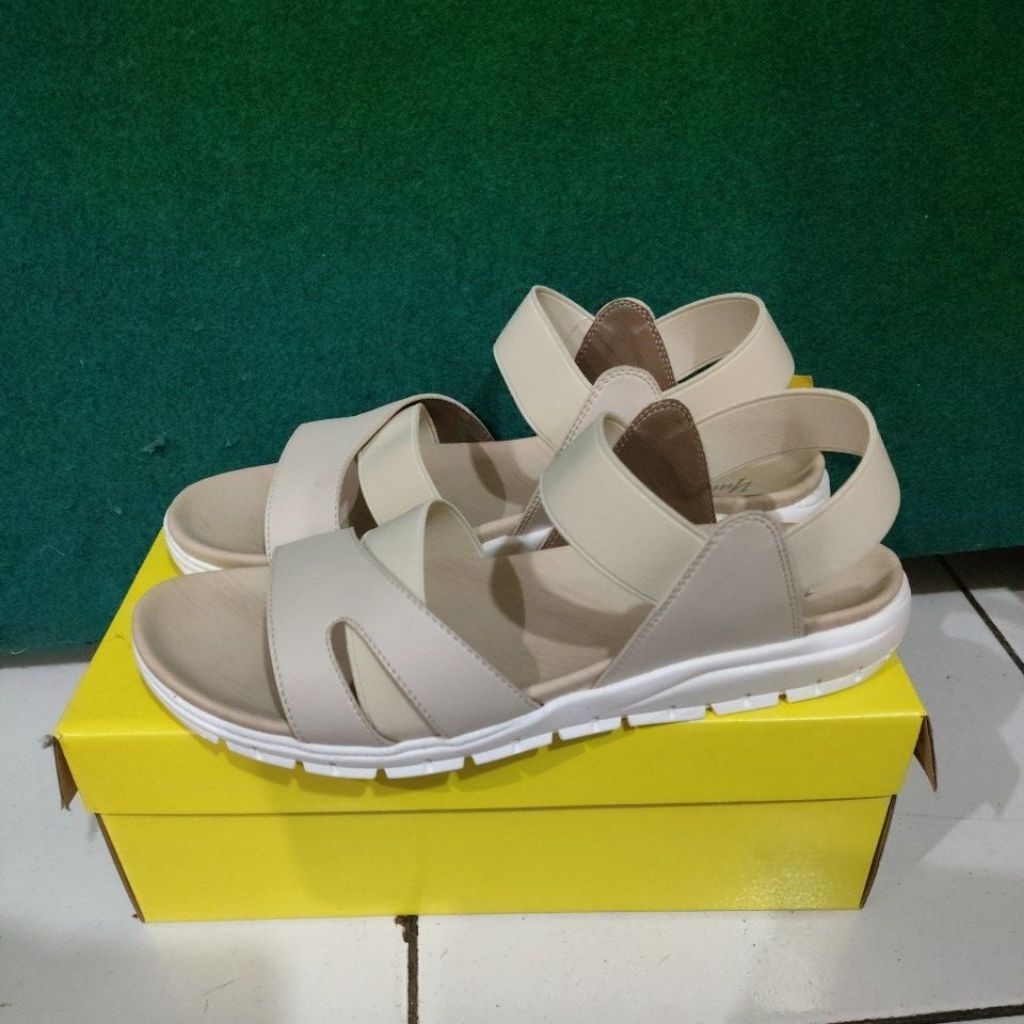 sepatu sandal yuensa venus ivory