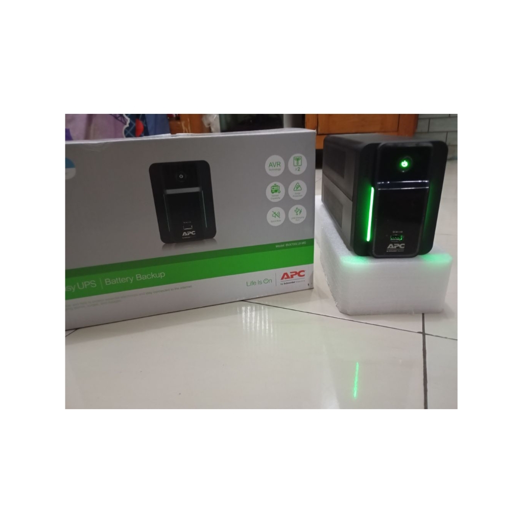 UPS  APC by Schneider Electric 700VA / 360W