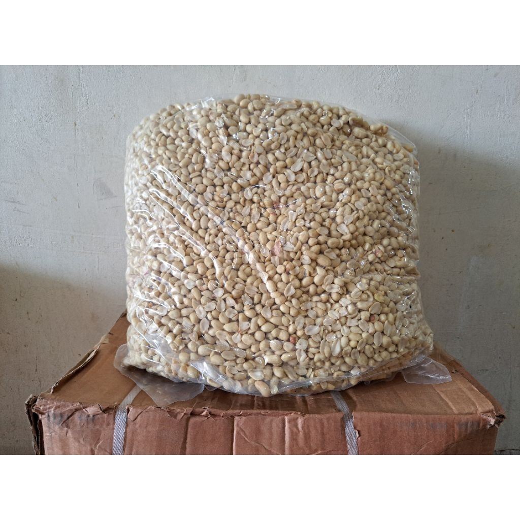 Kacang Tanah Kupas Mentah 1/2 dus (12,5 kg)