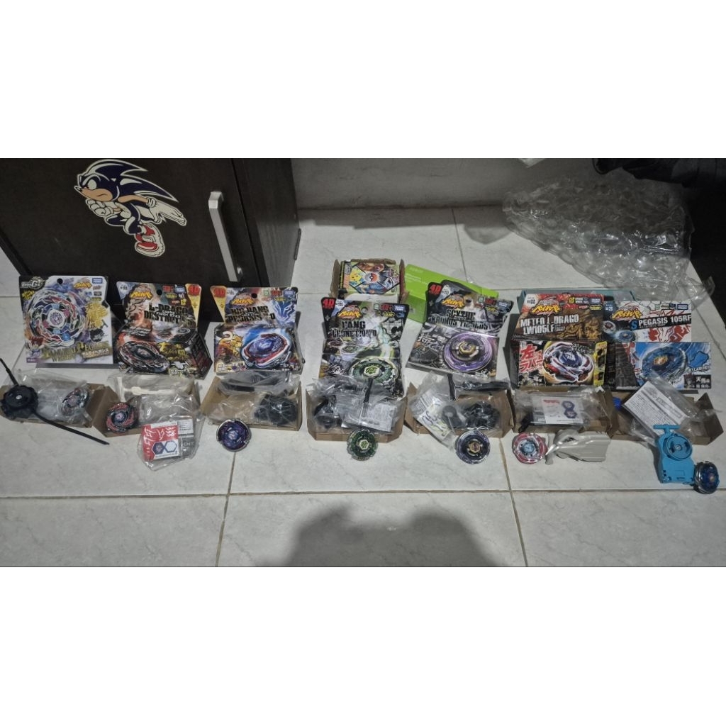 Beyblade Zero G dan Beyblade Metal Fury Takara Tomy (barang koleksi)