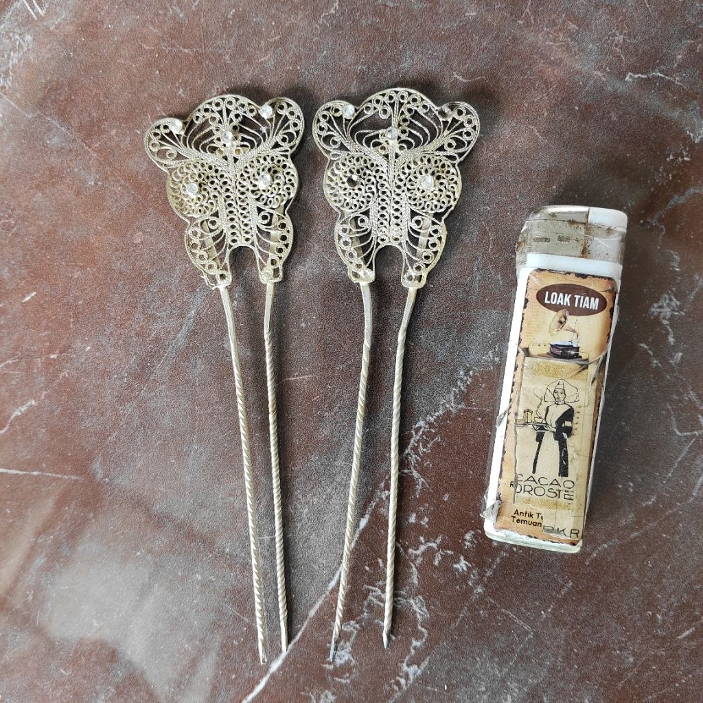 Pajangan Vintage Sepasang Tusuk Konde Kuningan