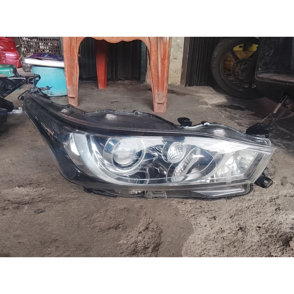 Headlamp Yaris lele 2017 original copotan