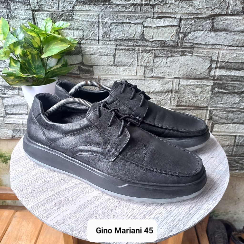 Sepatu second pria kulit merk Gino Mariani size45 insol29,5cm