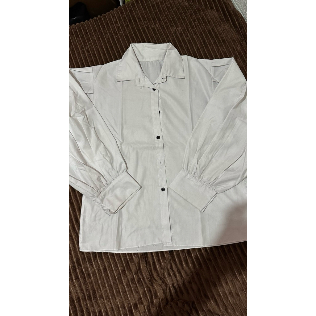 blouse putih lengan balon