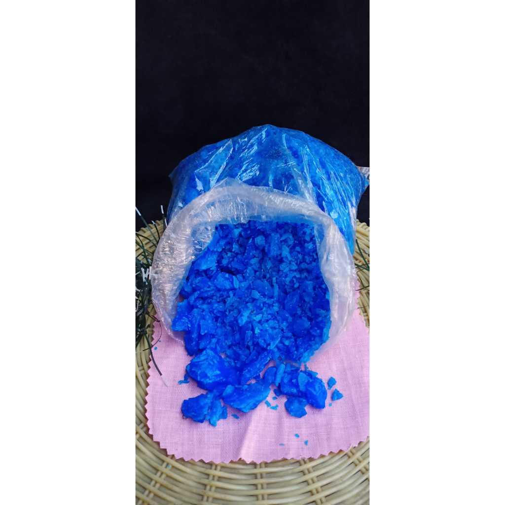 Terusi Kristal Biru Kolam Renang Trusi