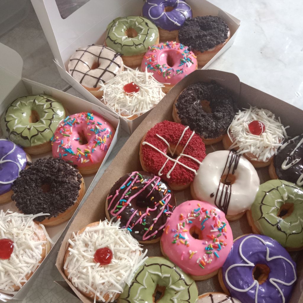 Donat mini topping isi 12