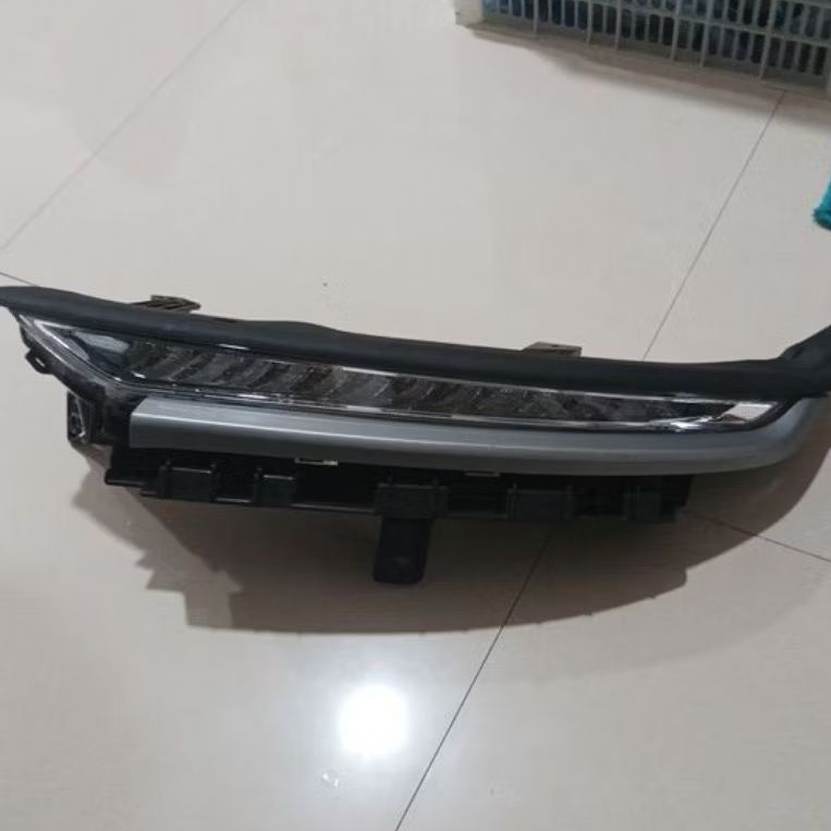 LAMPU DEPAN ATAS DRL WULING ALMAZ