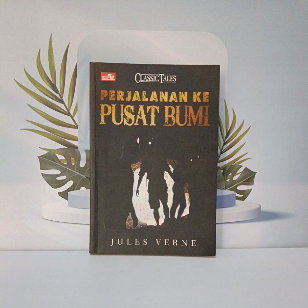 Novel Karya Jules Verne Berjudul Perjalanan Ke Pusat Bumi Softcover Kondisi Bagus