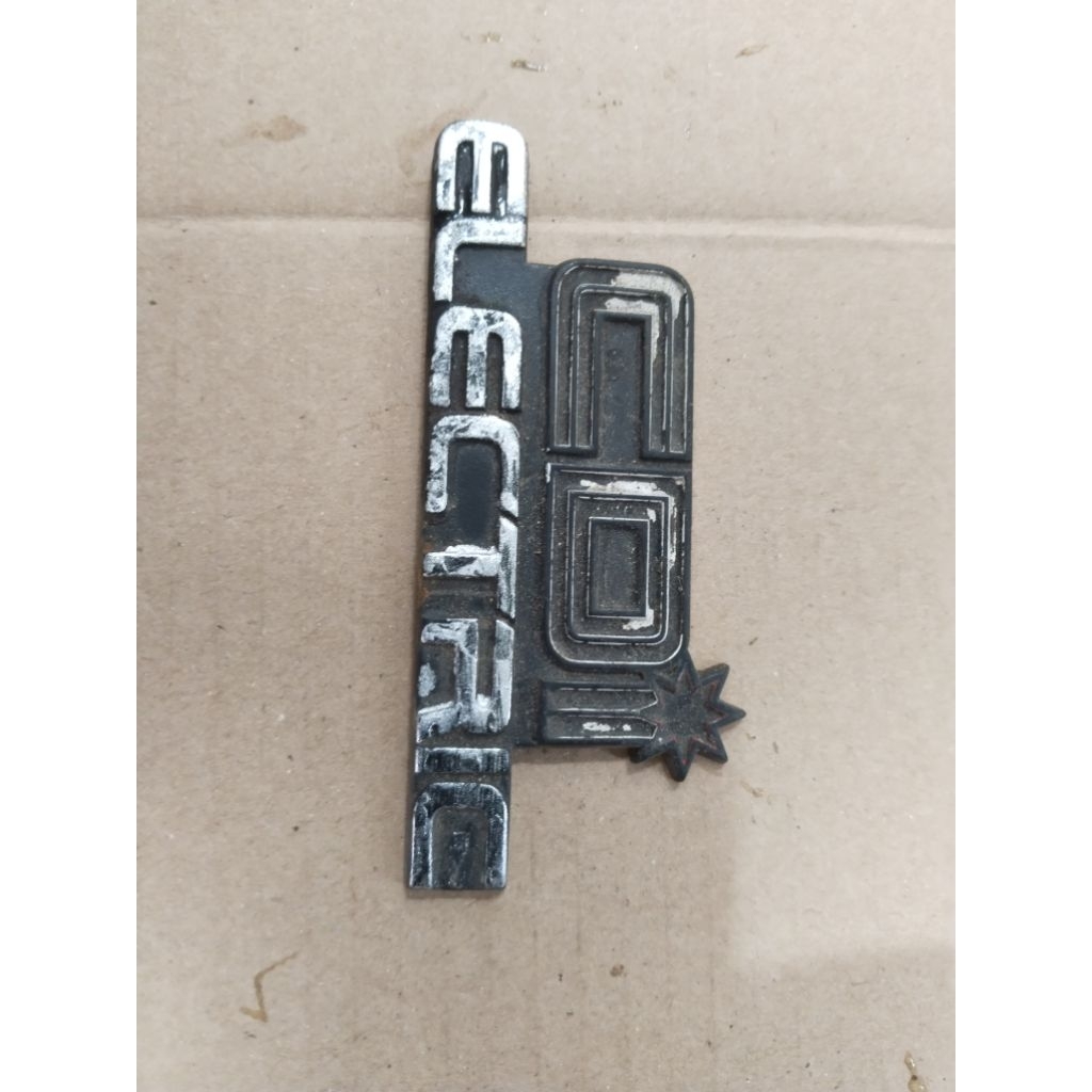 EMBLEM AKI YAMAHA V80 ELECTRIC ROBOT