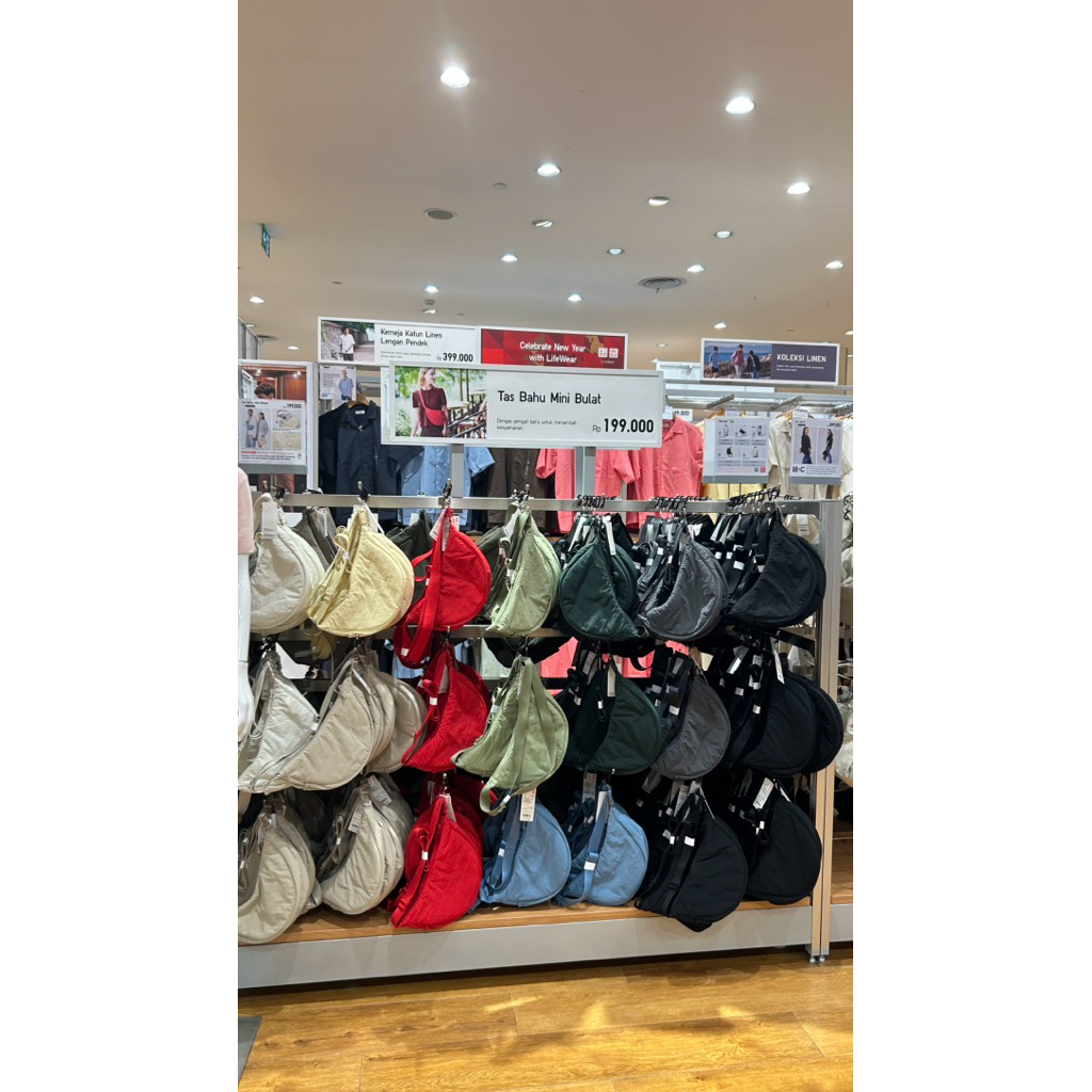 Tas slingbag uniqlo original store