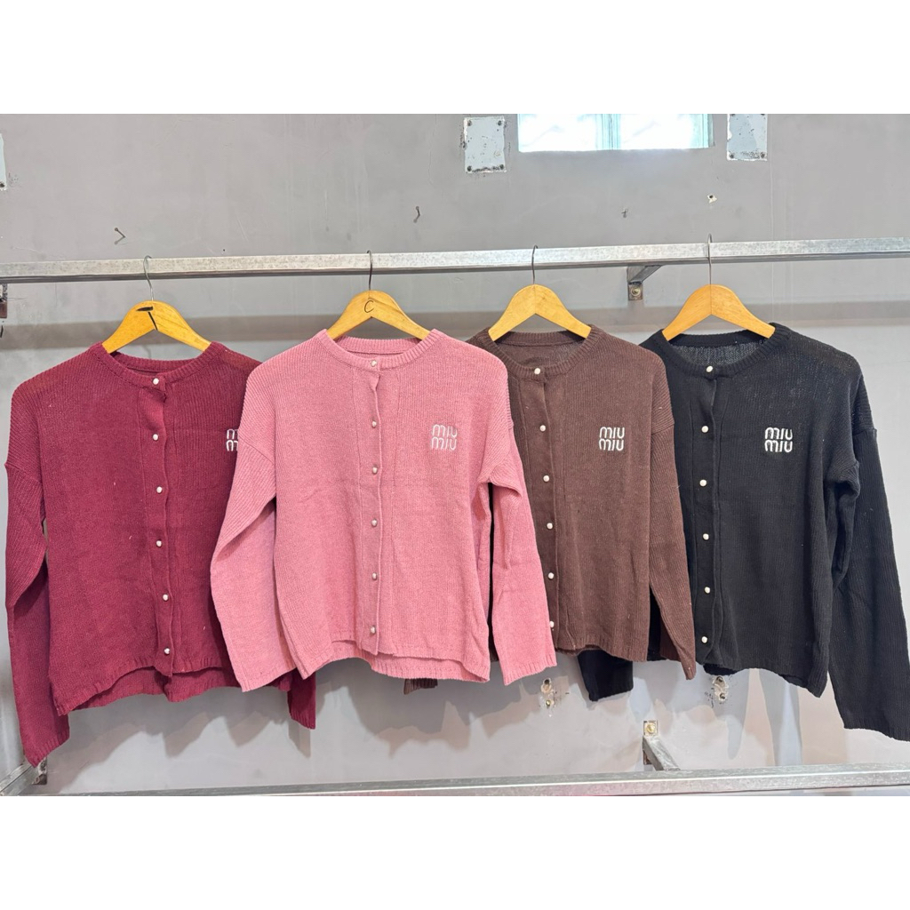 CARDIGAN RAJUT MIUMIU KEKINIAN