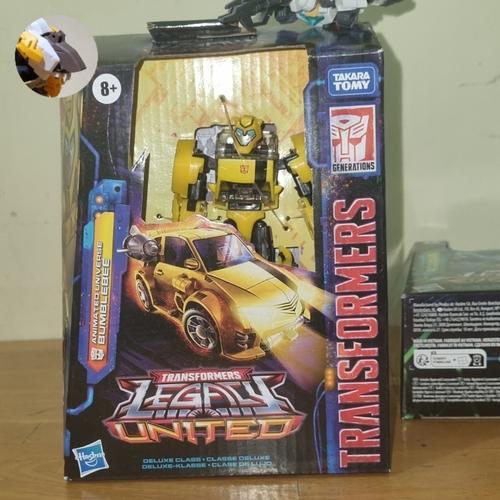 Transformers Legacy United Bumblebee Deluxe Class