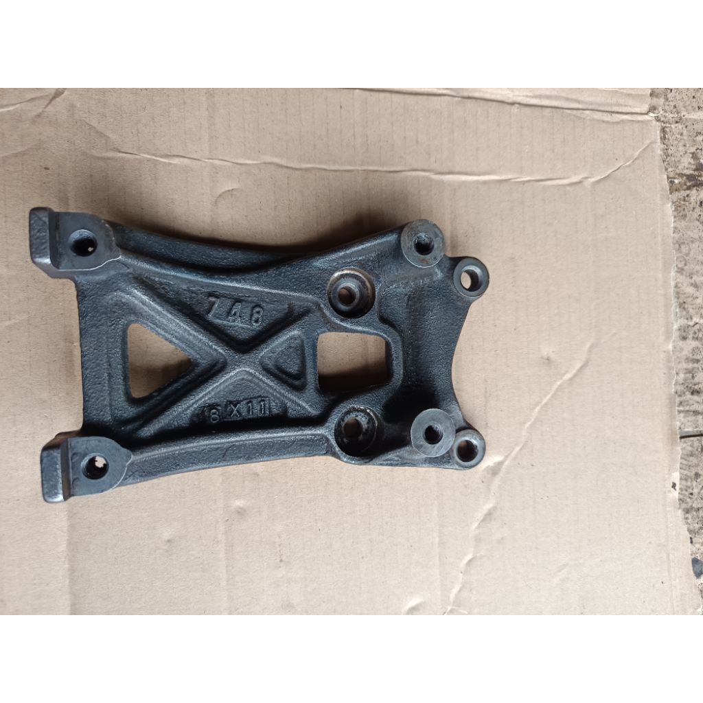 bracket kompresor AC Toyota Starlet kotak original copotan