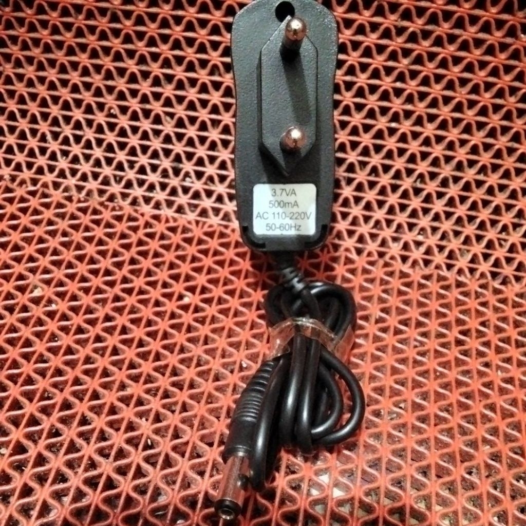 ADAPTOR DC KECIL 6-7.5Volt dgn arus maksimal 500mA(setengah ampere) bisa digunakan.buat RADIO KECIL,