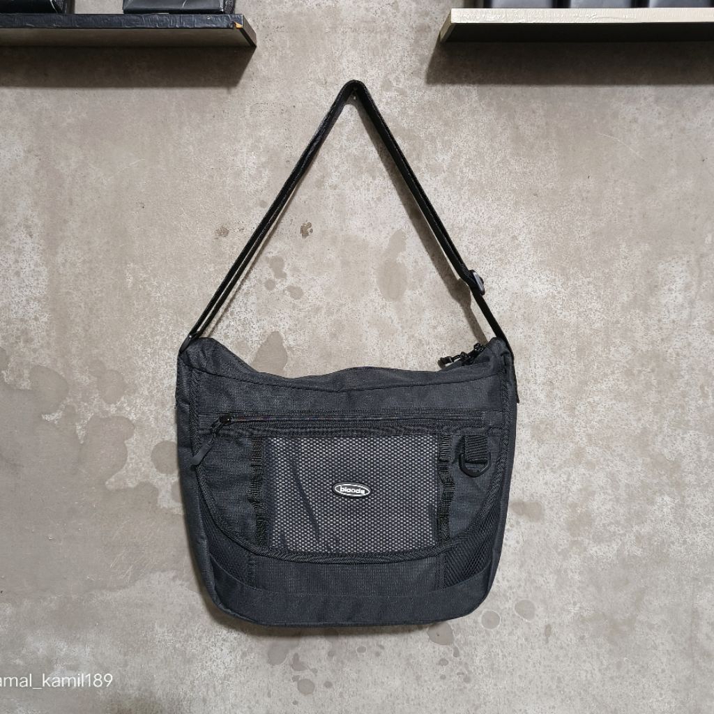 TAS SELEMPANG WAISTBAG BLOODS ROLLERS BLACK ORIGINAL.