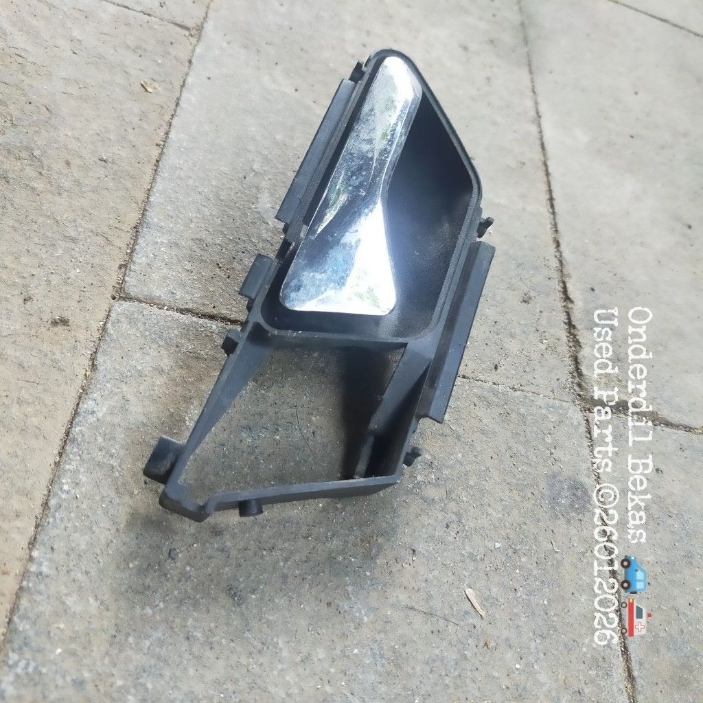 handle pintu kanan Mercedes Benz w124