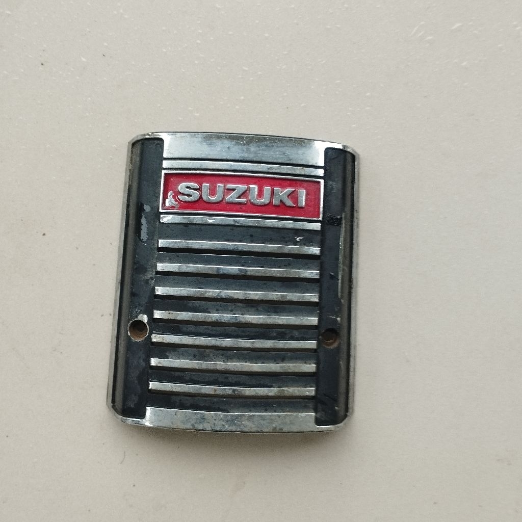 Emblem panel depan logo dasi dada Suzuki Bravo rc 100 original