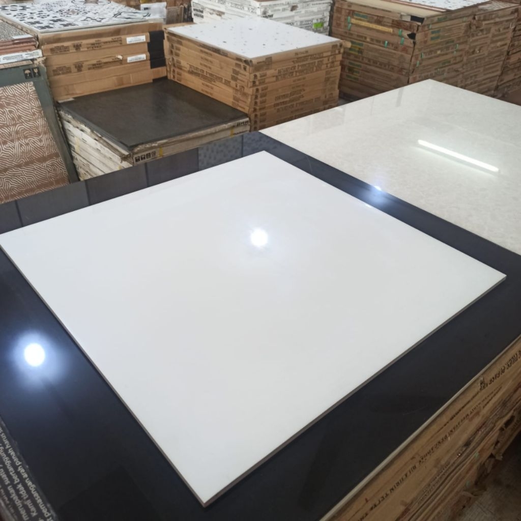 granit 60x60 lantai putih glaspolish/granit glossy/granit ruang tamu/granit polos/granit murah/grani