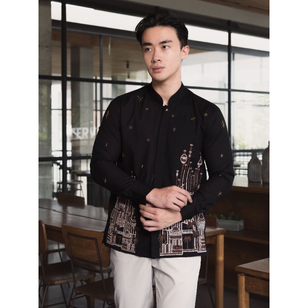 Bordir Pria NUC.ID Kemeja Bordir Pria Lengan Panjang Motif Zahir Warna Hitam NUC.ID Zahir 01 (Hitam)