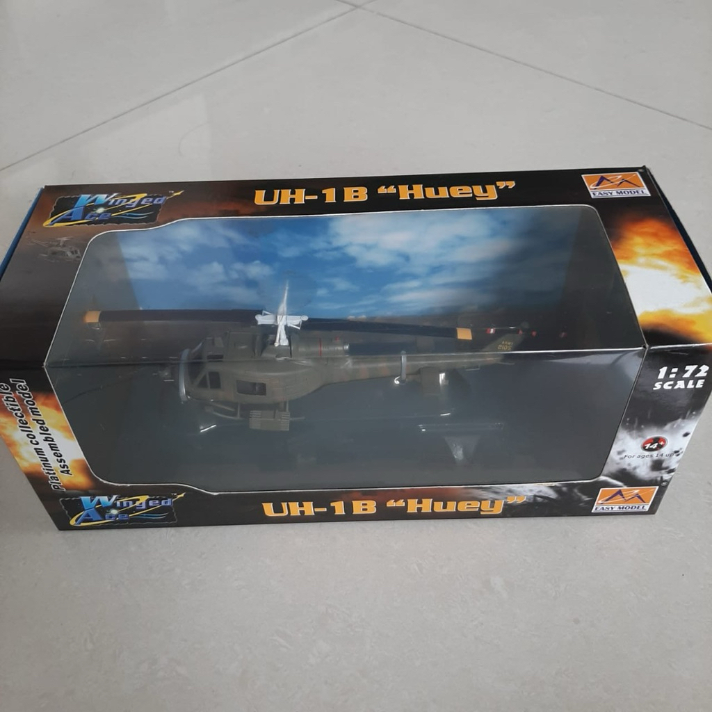 Easy Model, finished plastic model, Bell UH-1B "Huey" skala 1/72, nos/baru stok lama