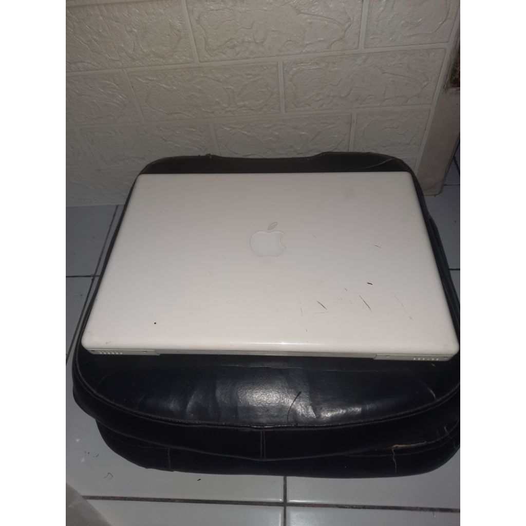 Apple Macbook A1181 kondisi Mati
