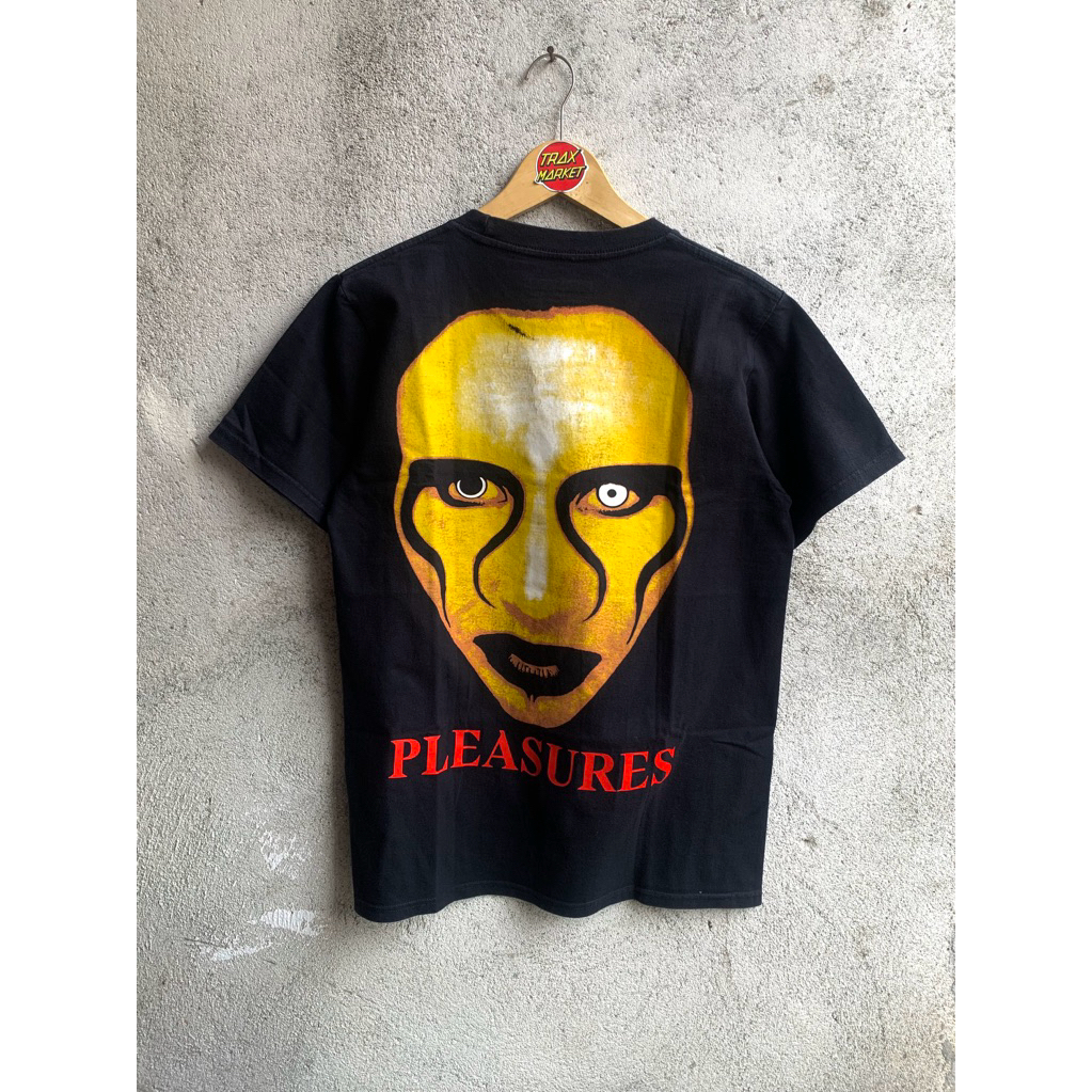Kaos Pleasures x Marilyn Manson • Size M • Streetwear Pria • Print face