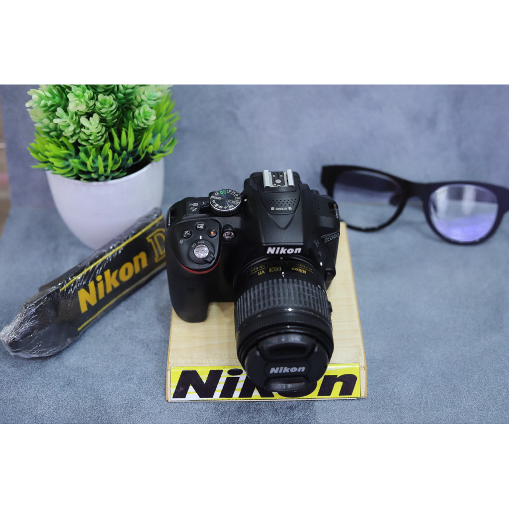 NIKON D5300 SECOND MURAH BERGARANSI DX-format 24.2MP layar LCD Flip-out 3.2 inci