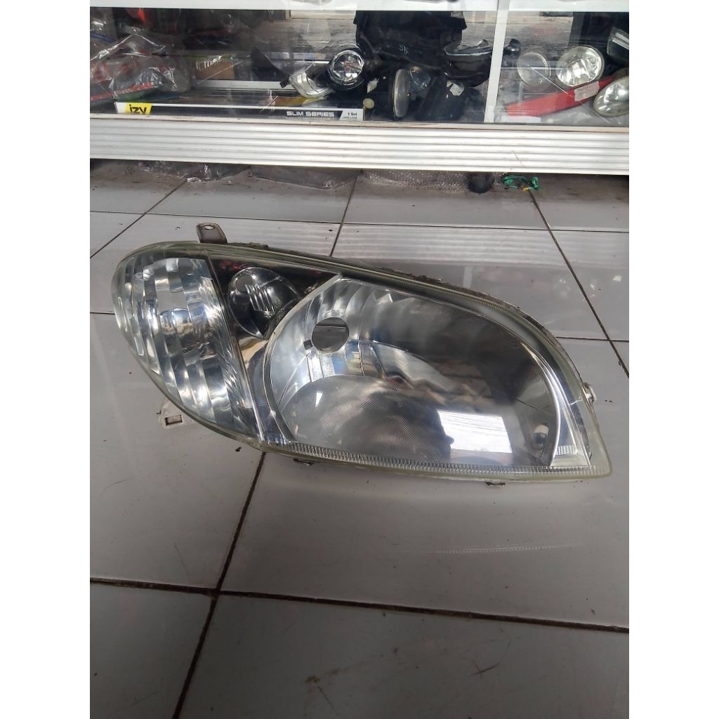 Lampu depan Vios 2003/2004(kanan)