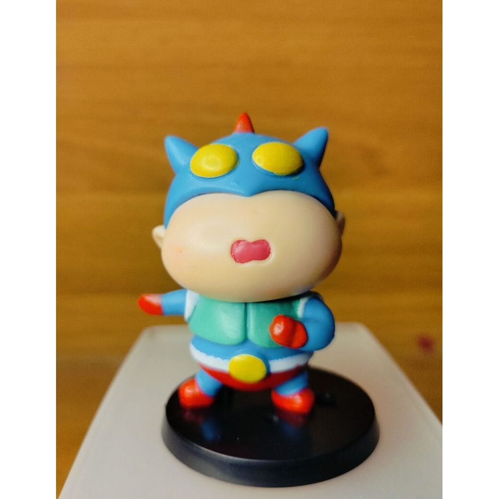 Preloved Figur Sinchan Pahlawan Bertopeng