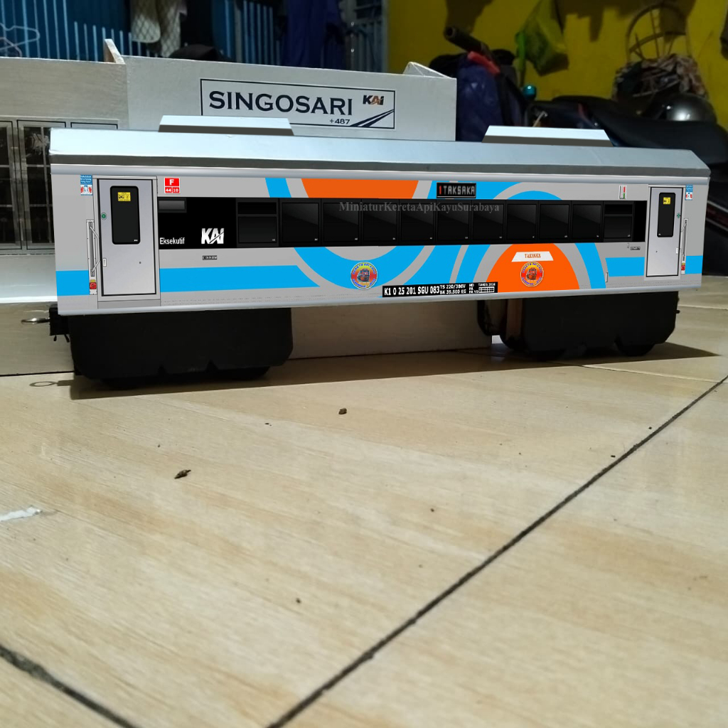 Miniatur Kereta Api Gerbong New Generation Taksaka 2025 - Miniatur Kereta Api Kayu Surabaya