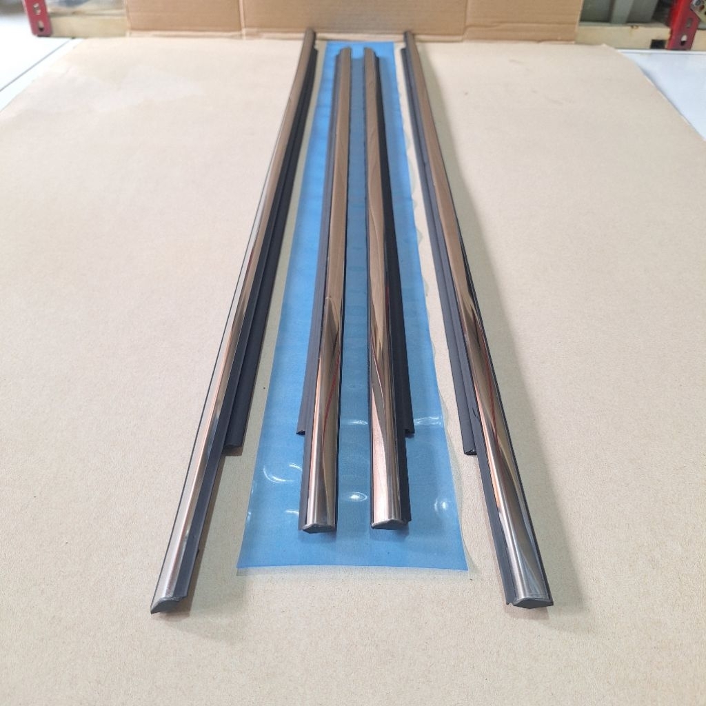 Karet List Kaca Luar/Plipit Karet Kaca Luar Mobil Toyota Avanza vvt-i Xenia 2004 - 2011 Crome 1set/4