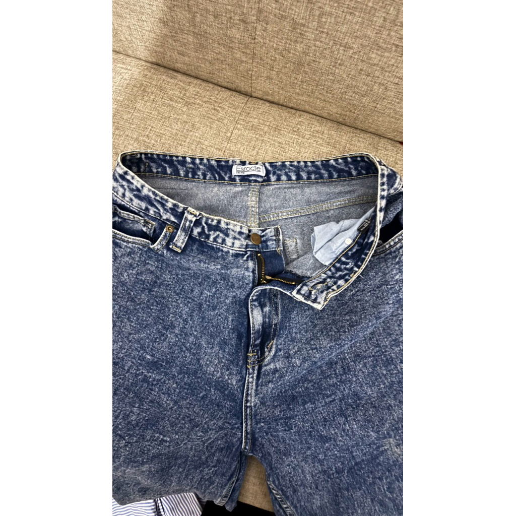 PRELOVED JEANS BY ESCROTE
