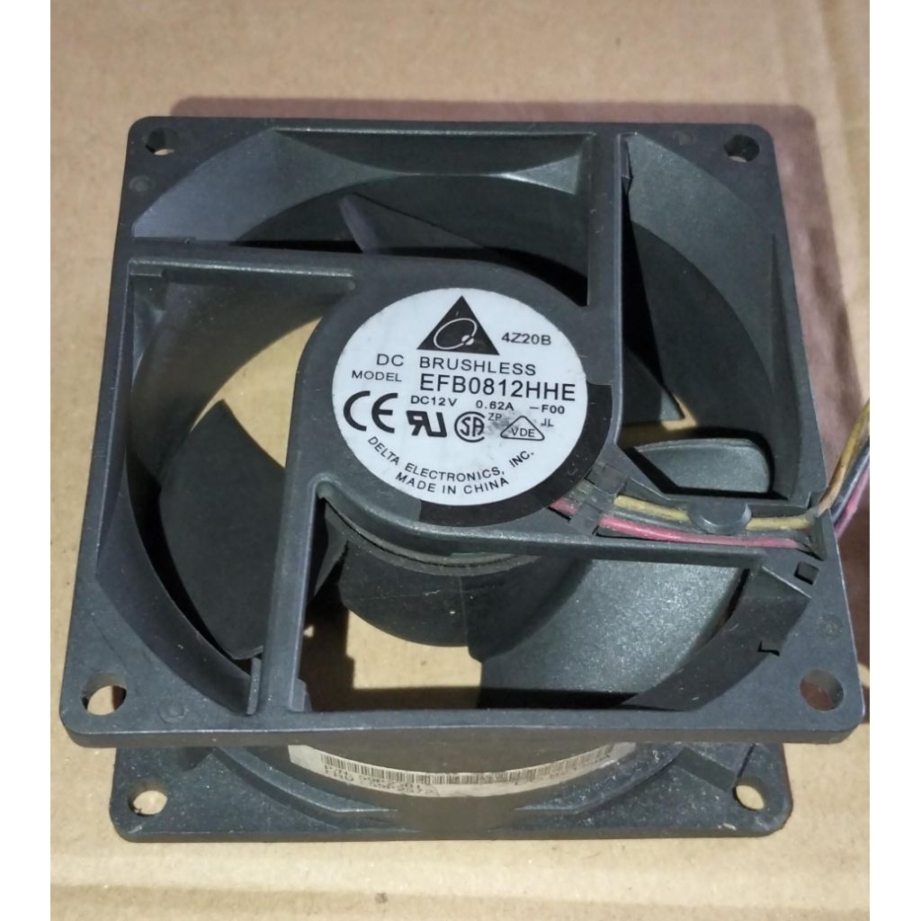 KIPAS BRUSHLESS FAN 8x8 12v 0.62A T 3.8CM BEKAS