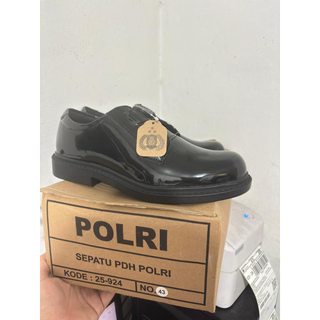 sepatu PDH kilap jatah pembagian polri