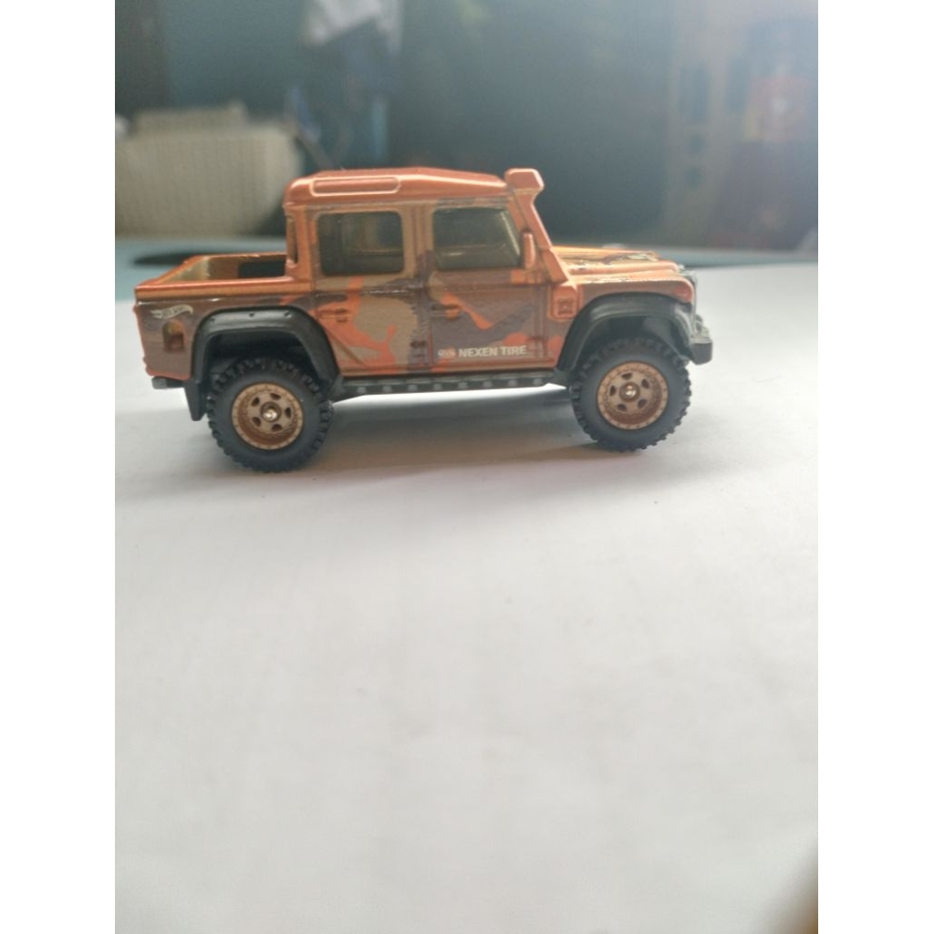 Lose Hot Wheels 15 Land Rover Defender double Cab Custom ban karet