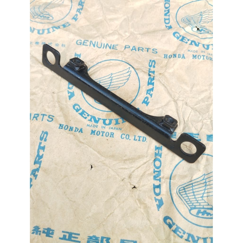 Bracket dudukan emblem kumisan Honda GL100 GL125 Ori NOS
