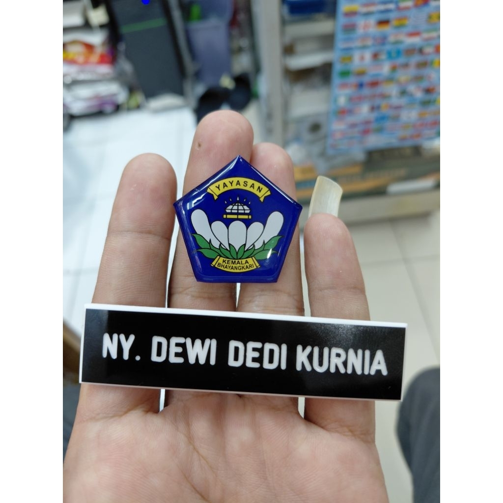 nametag/papan nama gravir dan pin yayasan bhayangkari