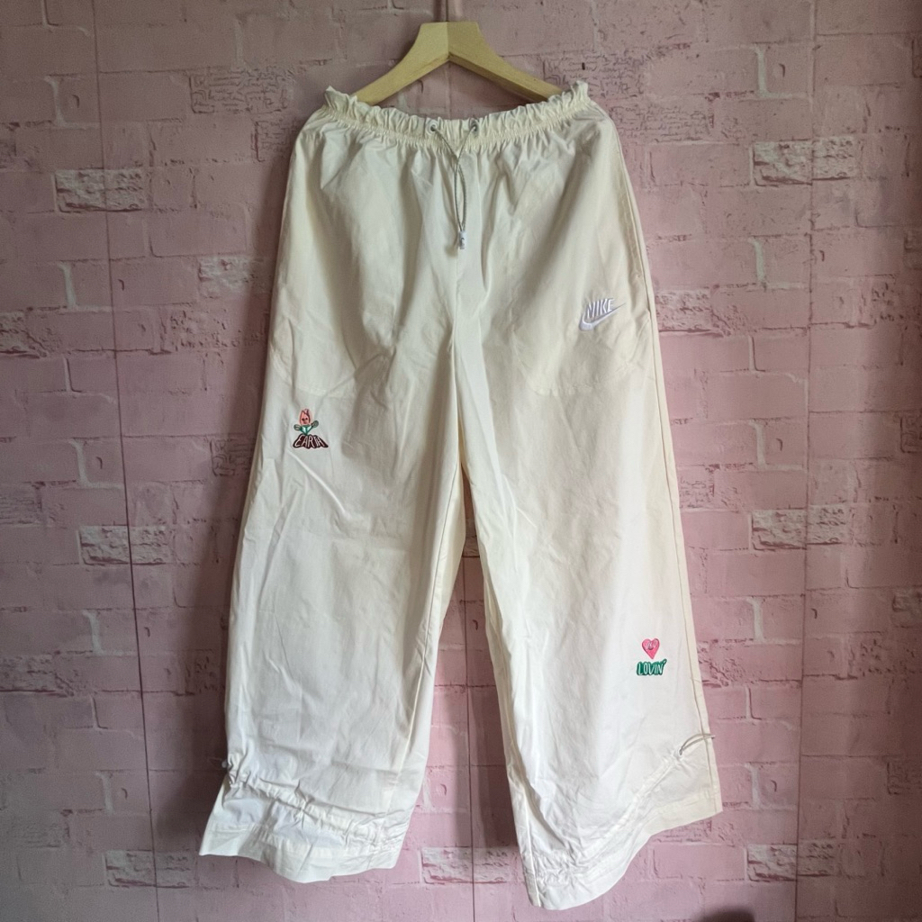 celana wanita celana cargo putih tulang brand Nik* centang pakaian wanita