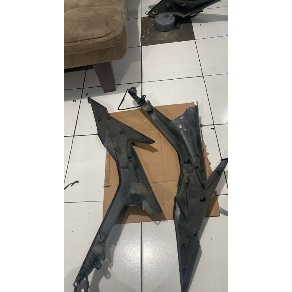 sambungan fairing CBR 150 K45N K45G