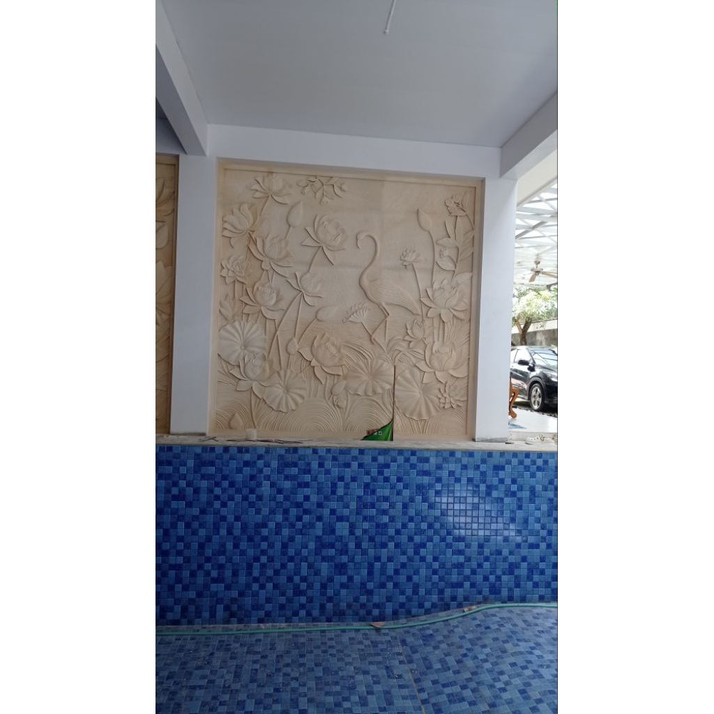 Relief batu alam motif burung dan bunga