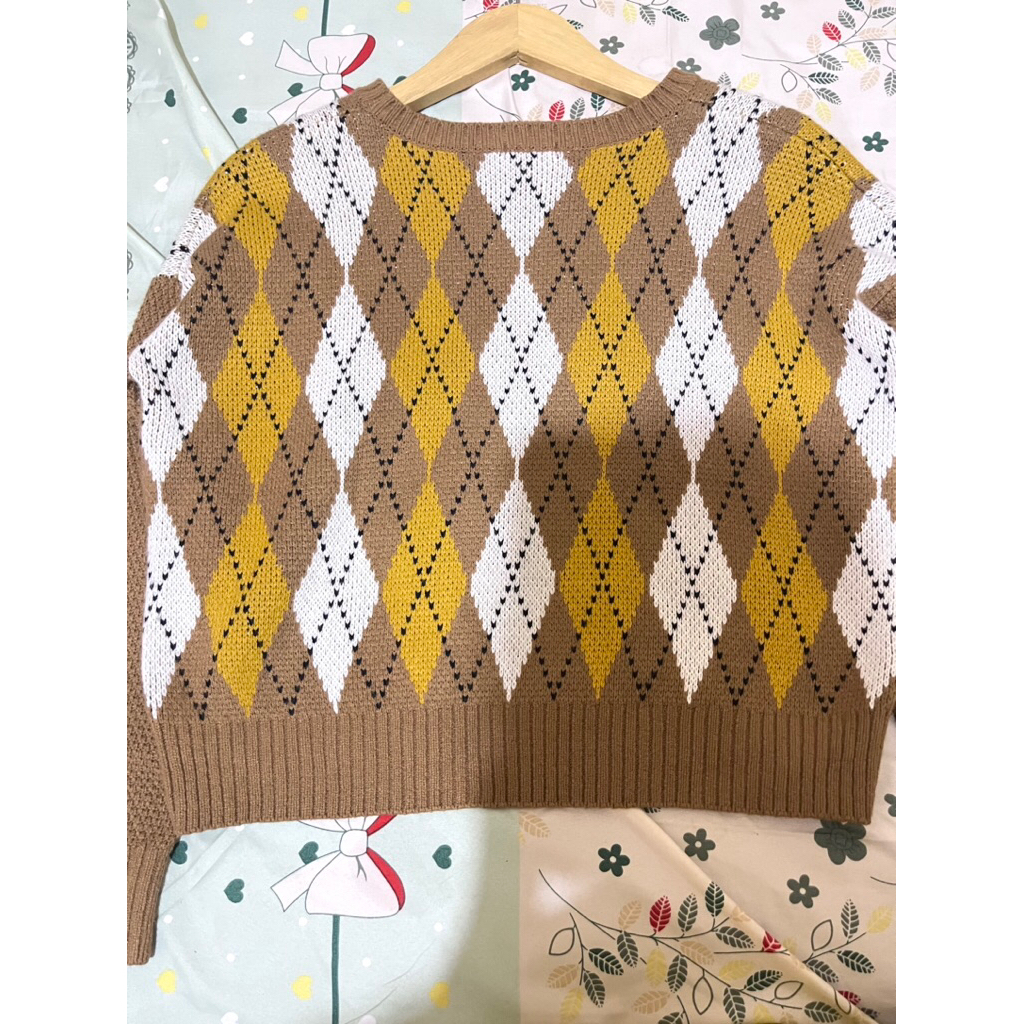 Preloved Sweater Rajut Motif