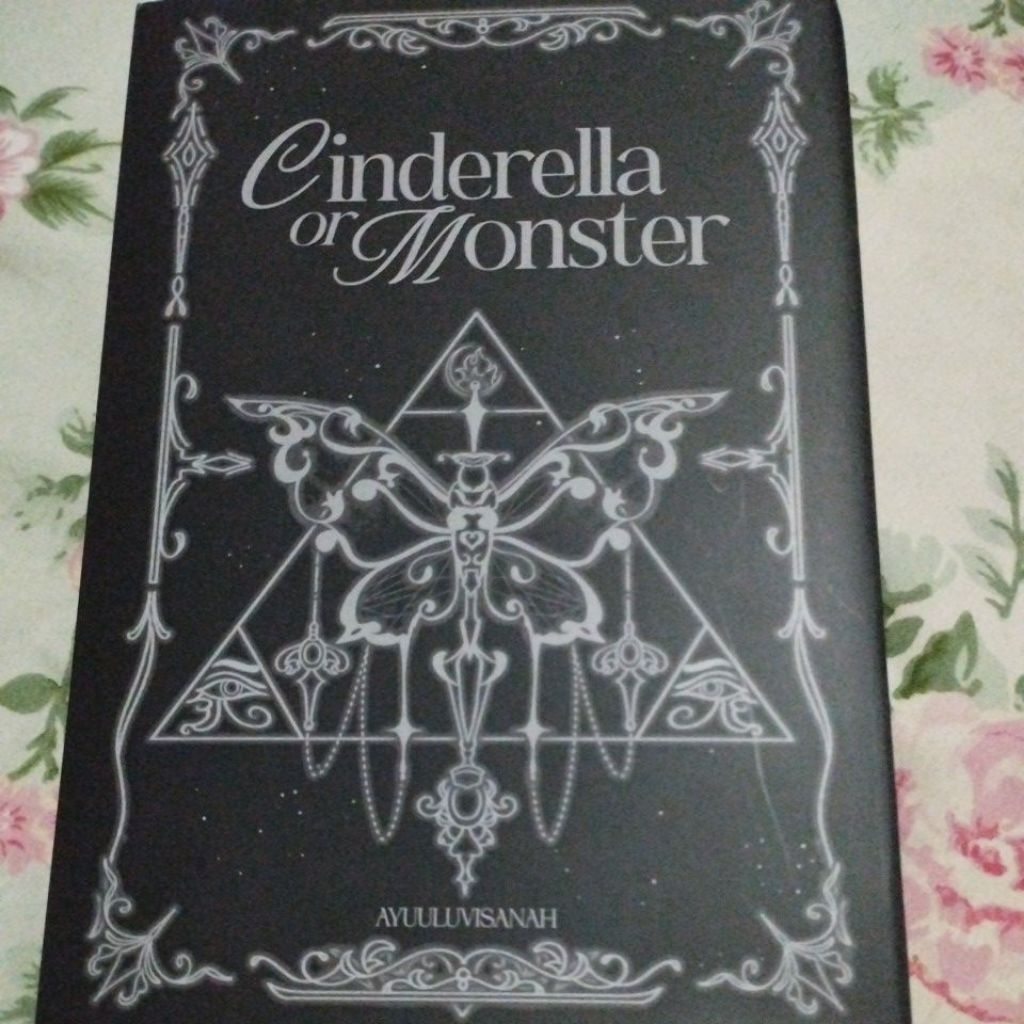 sdh di keep kak fiveajane preloved novel cinderella or monster dan merchnya